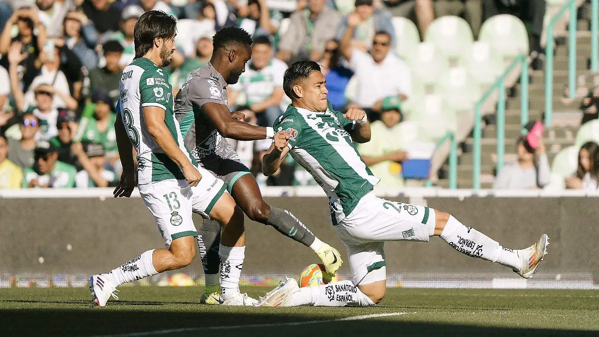 Cortesia Club Leon J11 vs Santos Laguna (4)